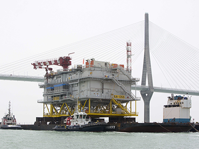 Foto Iberdrola inicia el traslado de la subestación Andalucía II desde Cádiz al parque eólico marino East Anglia One en el Reino Unido.
